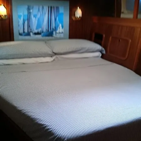 Aquarella ספינת מלון *